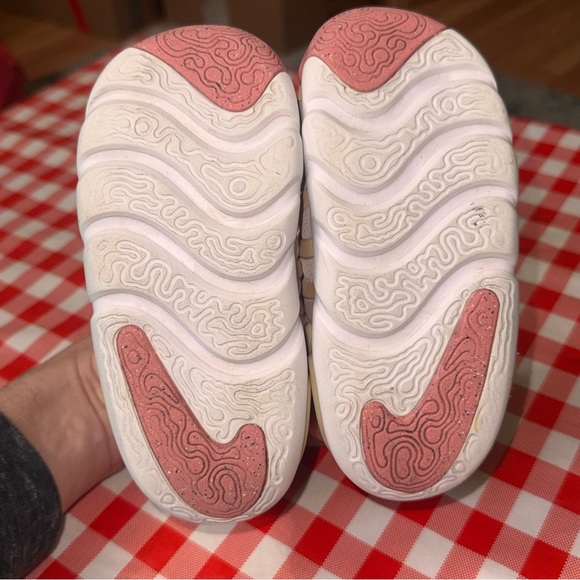 Nike Dynamo Go Low " Pink Foam Sesame" toddlers size 9C - Picture 2 of 12